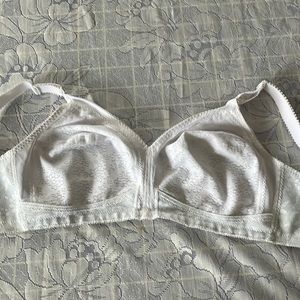 Bra only tried on once. Never used more than 2 minutes- did not fit. Size 42C